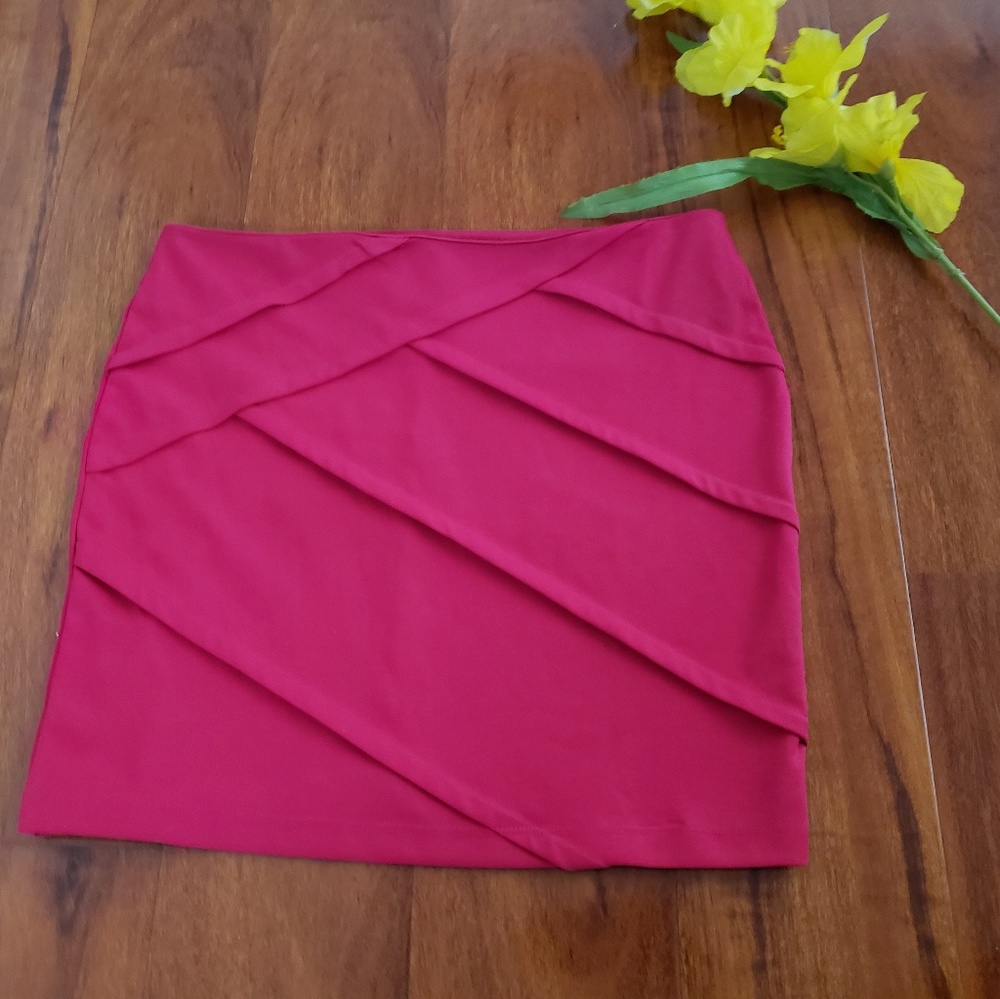 NWOT Womens Fuchsia Chic Mini Skirt